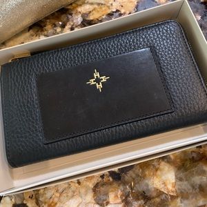 India Hicks Wallet